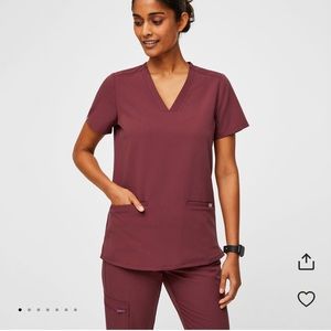 Figs 3-Pocket Scrub Top